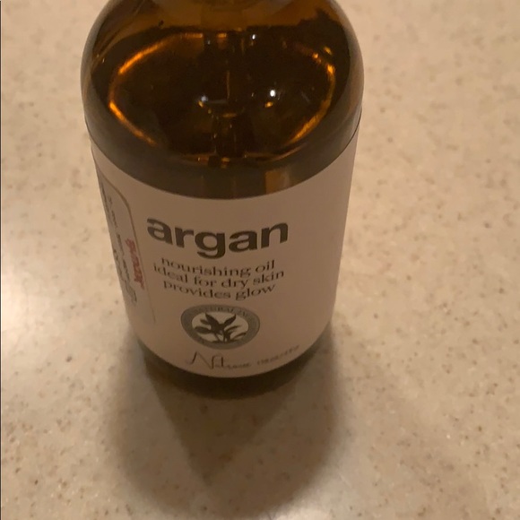 Meet your Posher, Alleana - Picture 1 of 1